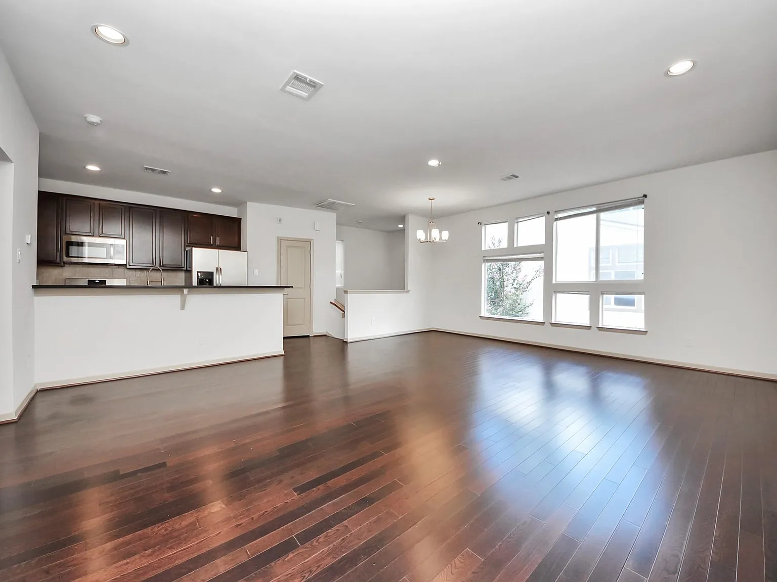 2 bed, 2.5 bath, 1530 sqft, $2,100 — Photo 2