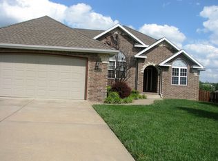 3692 N Oak Point Ave, Springfield, MO 65803