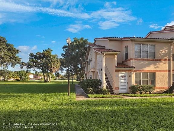 4th image of 3400 Pinewalk Dr N APT 921