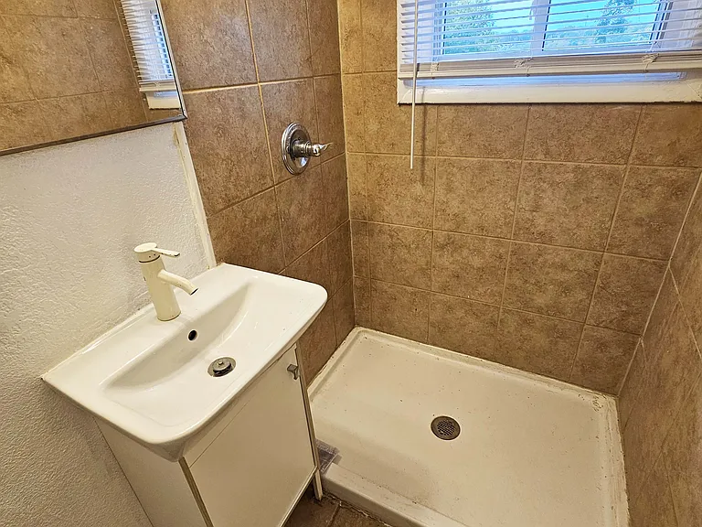 2nd Floor Bath