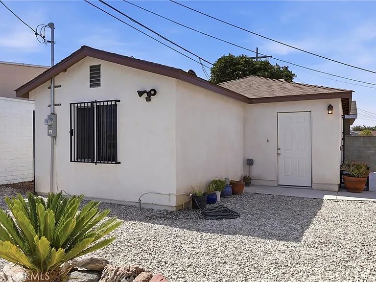 10646 S Wilton Pl — Photo 1