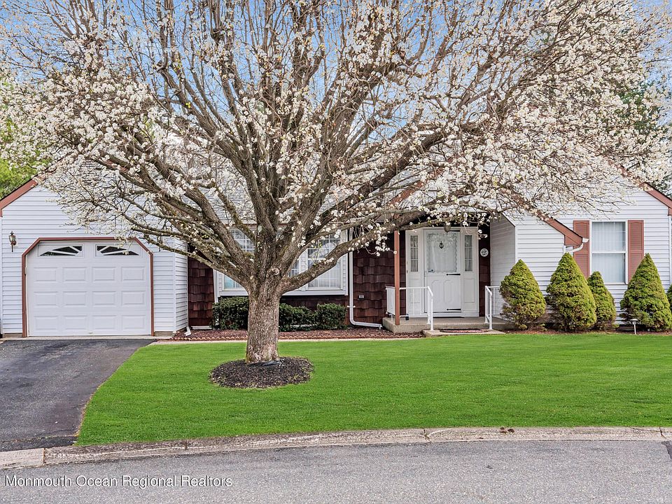 1st image of 11 Brockton Ct #64