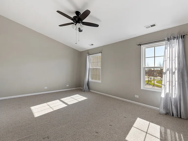 1638 Fredericksburg Ln #1638 — Photo 13