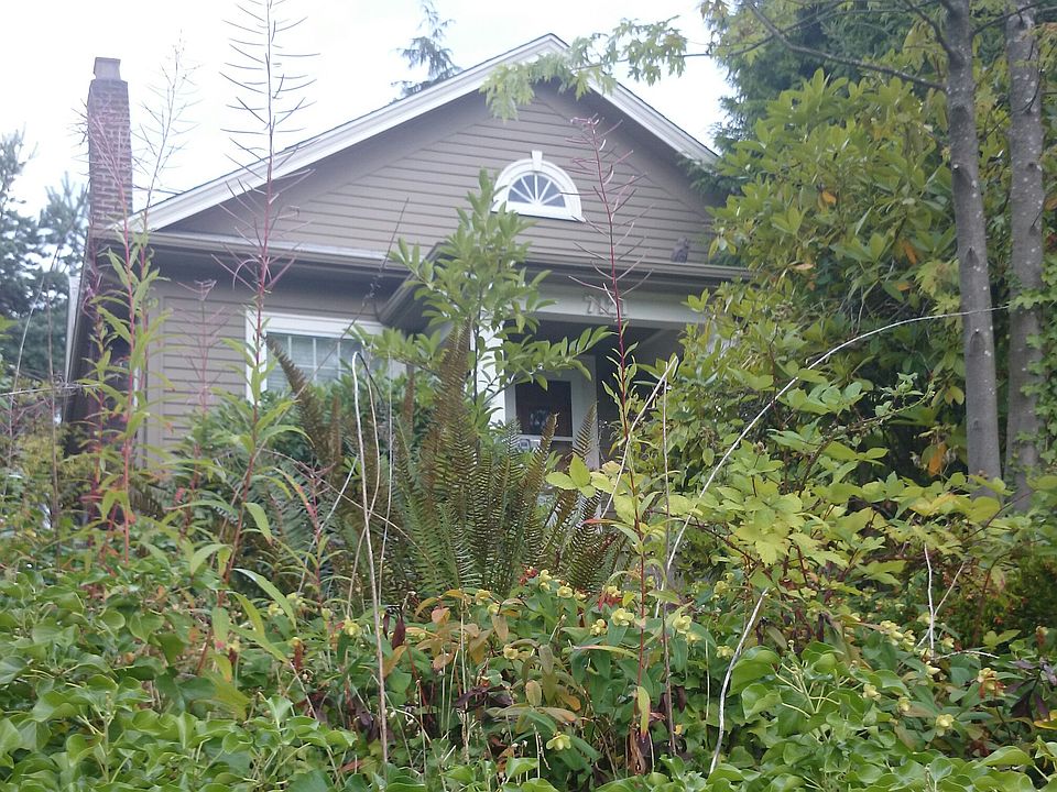 2nd image of 7121 35th Ave SW