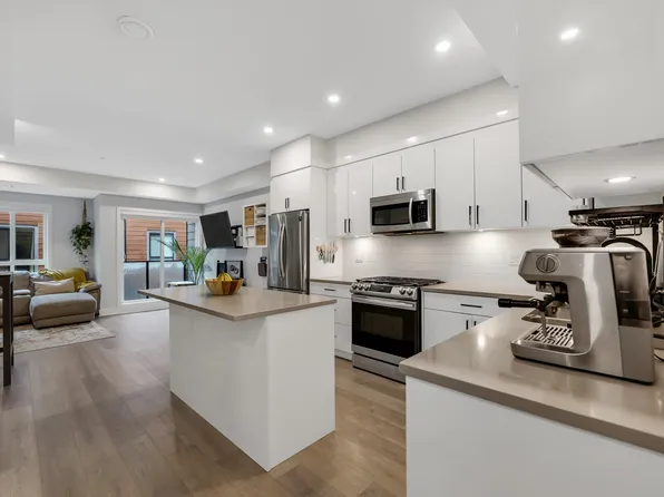 37842 3rd Ave #202, Squamish, BC V8B 1B9