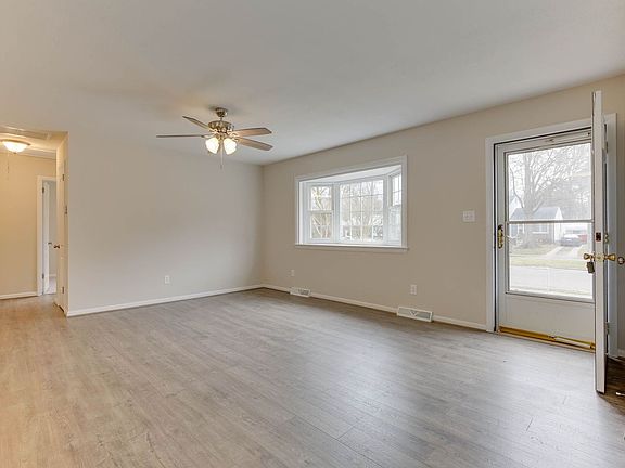 3rd image of 213 Clemwood Pkwy