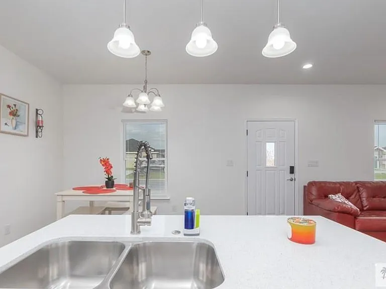 2226 Summit Rd #B — Photo 4