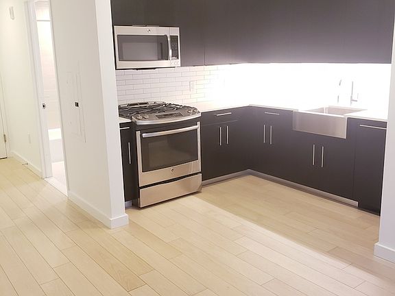 4th image of 535 W 43rd St N #11J
