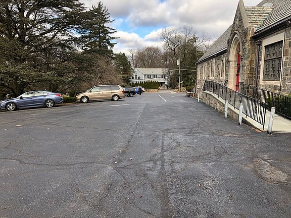 5th image of 10 Church Ln