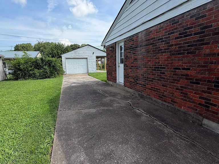 609 Catalina Dr — Photo 10
