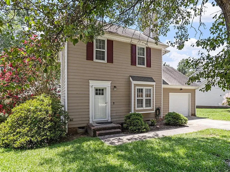 302 Wax Myrtle Ct — Photo 5