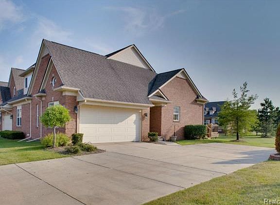 ATTACHED 2 CAR GARAGE