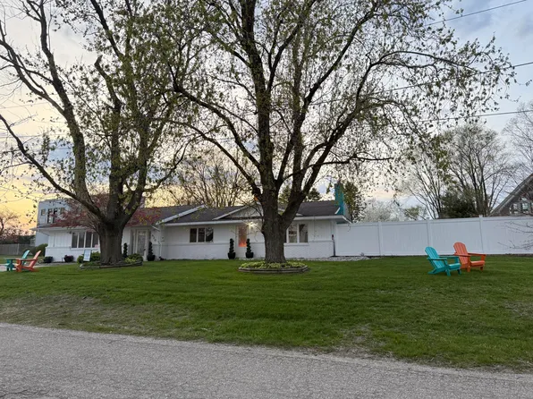 620 North Dr, New Buffalo, MI 49117