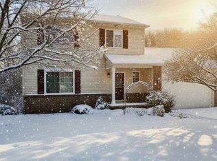 9092 Posey Dr, Whitmore Lake, MI 48189