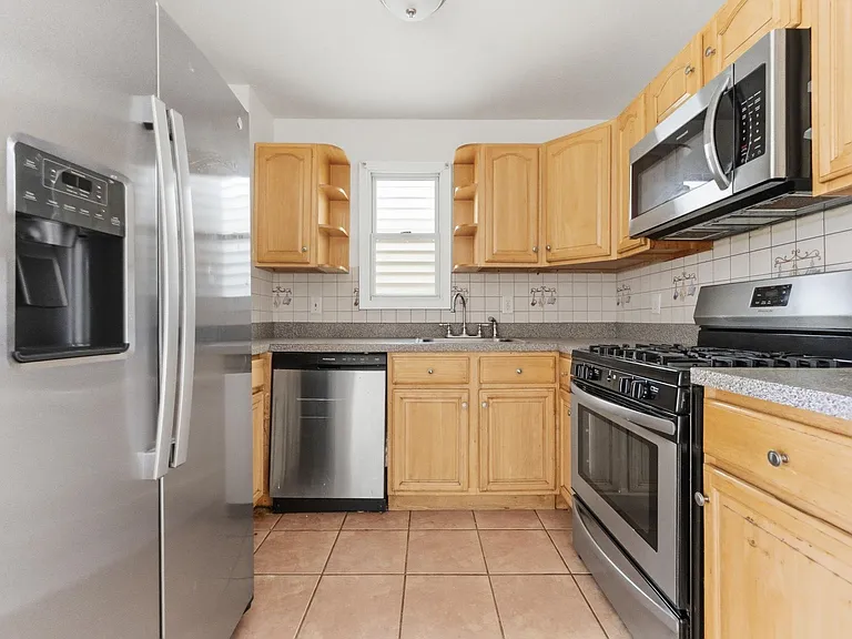 46 Armstrong Ave #2 — Photo 7