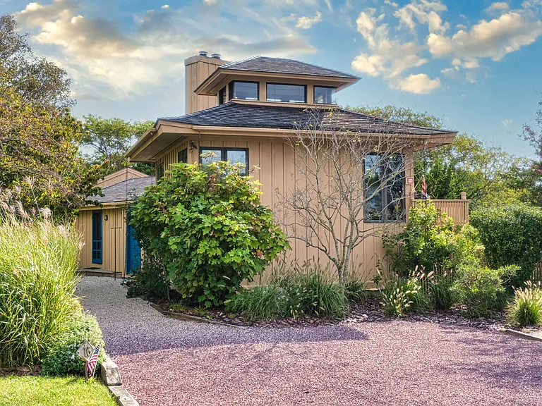 16 Bryan Rd — Photo 2