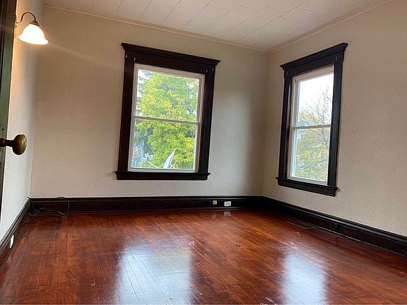 5th image of 139 Oxford Ave #2