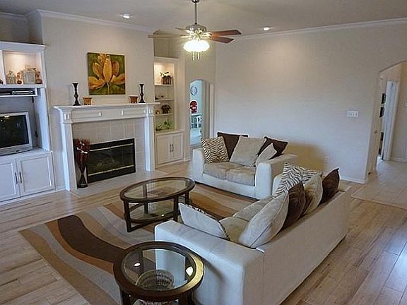 Bright & Spacious Living Room