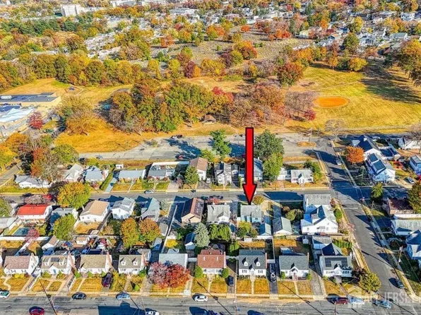 685 Edgewood Pl, North Brunswick, NJ 08902