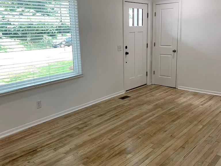 2334 Johnson Ferry Rd NE — Photo 3