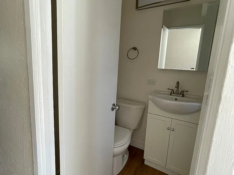 607 Isenberg St #6 — Photo 7