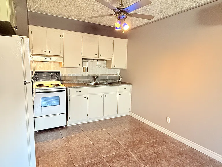 360 Tecumseh Rd W #103 — Photo 7