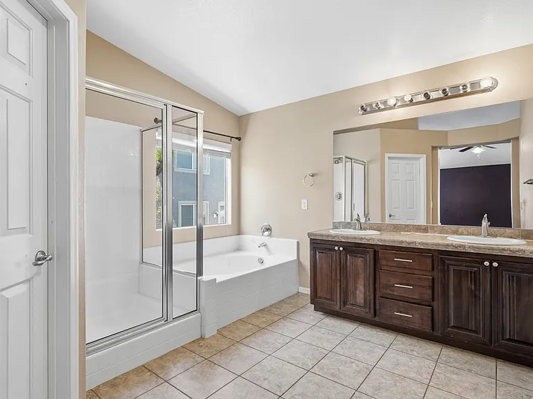 527 Newberry Springs Dr — Photo 25