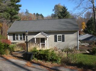 26 Plimpton Ave, Sturbridge, MA 01566