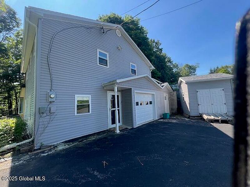 2nd image of 138 Hughes Road