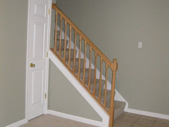 Foyer & steps off LR