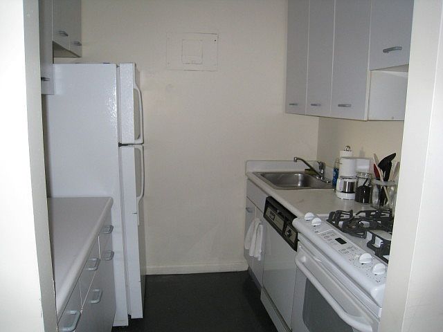 2nd image of 225 E 72nd St