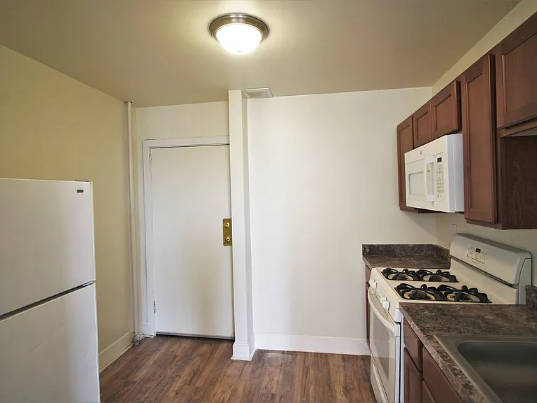 1015 Saint Paul St — Photo 6
