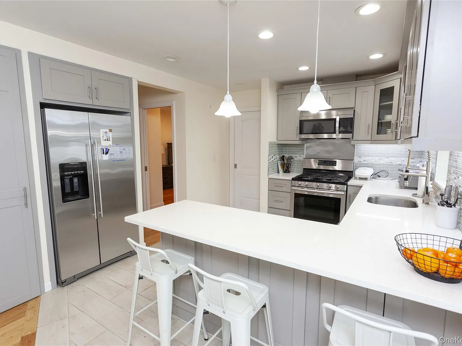 3 bed, 2.0 bath, 4034 sqft, $5,250 — Photo 4