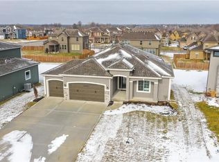 3210 SE 3rd Ter, Lees Summit, MO 64063