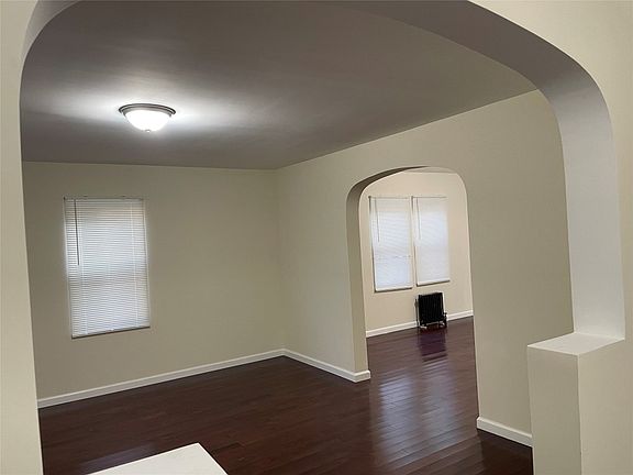 5th image of 315 Oak Hill Ave