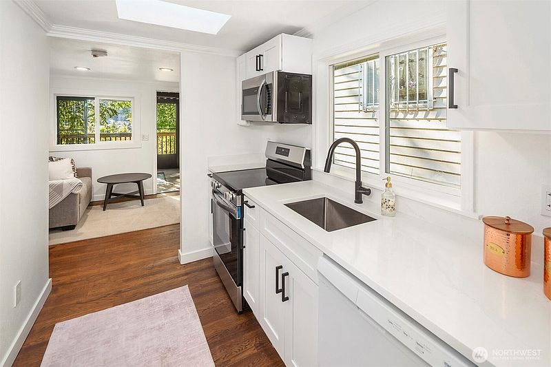 3rd image of 5429 Renton Avenue S