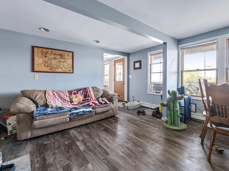 108 S Hill St — Photo 5