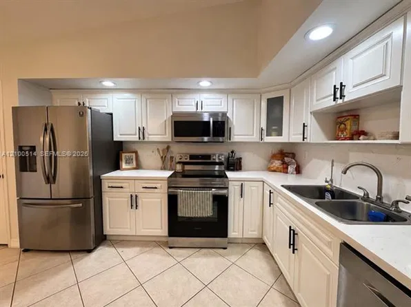 11101 SW 122nd Ct #Townhouse 11101, Miami, FL 33186
