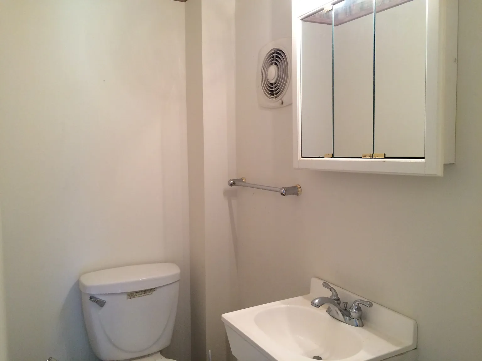 5 bed, 1650 sqft, $2,750 — Photo 2