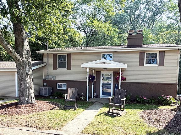3rd image of 723 Arbor Ct
