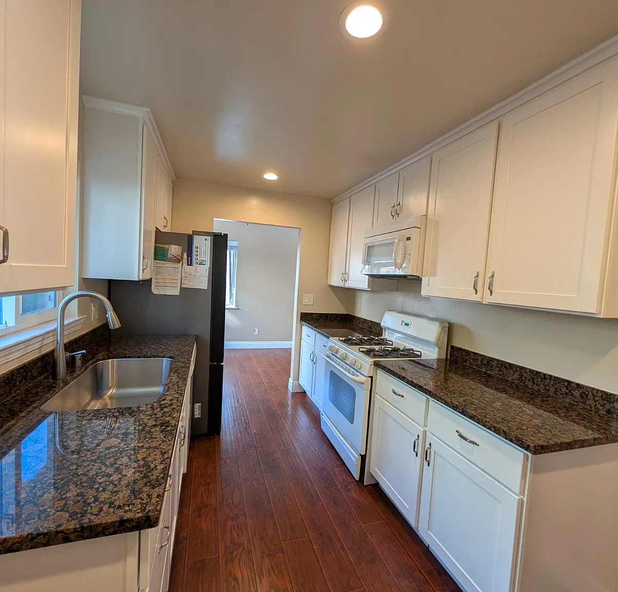3 bed, 1350 sqft, $3,500 — Photo 2