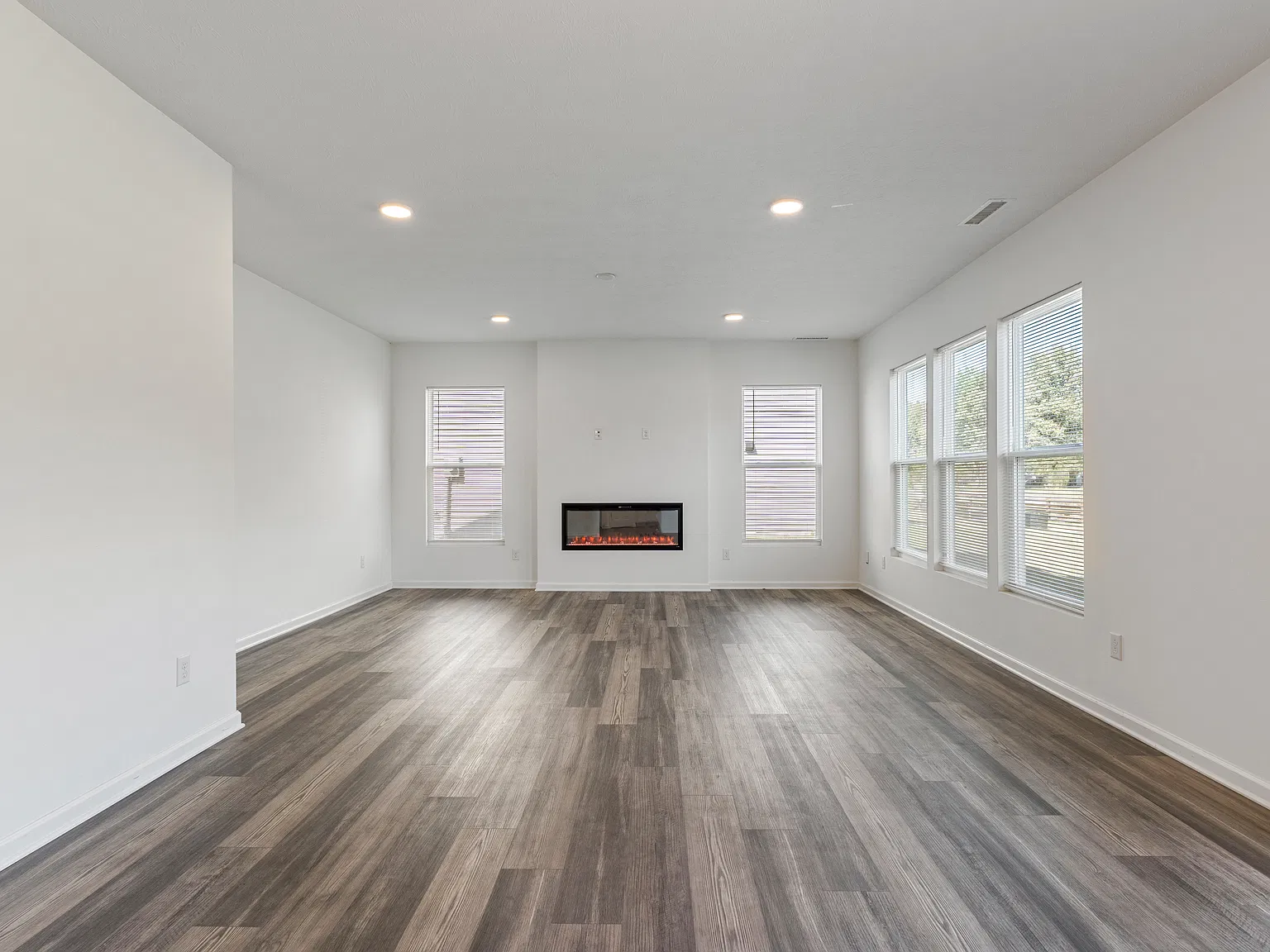 5 bed, 2714 sqft, $2,600 — Photo 4