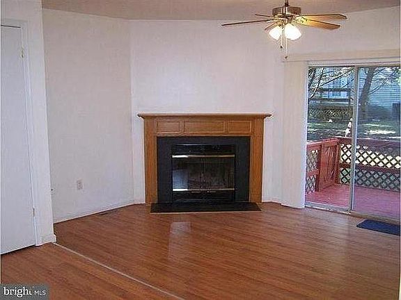Living room with laminate floor, ceiling fan