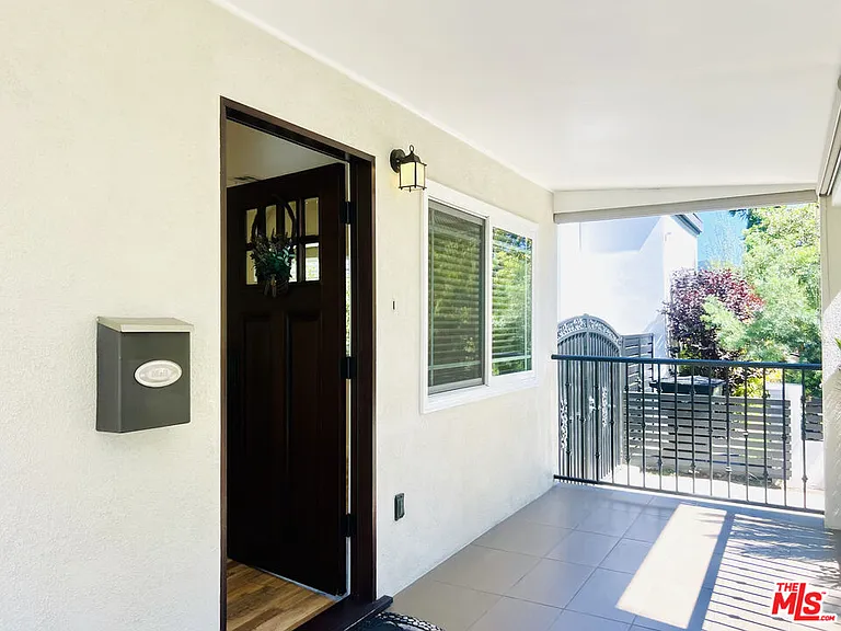 926 N Pass Ave — Photo 4