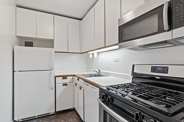 Rented by Corcoran | media 7