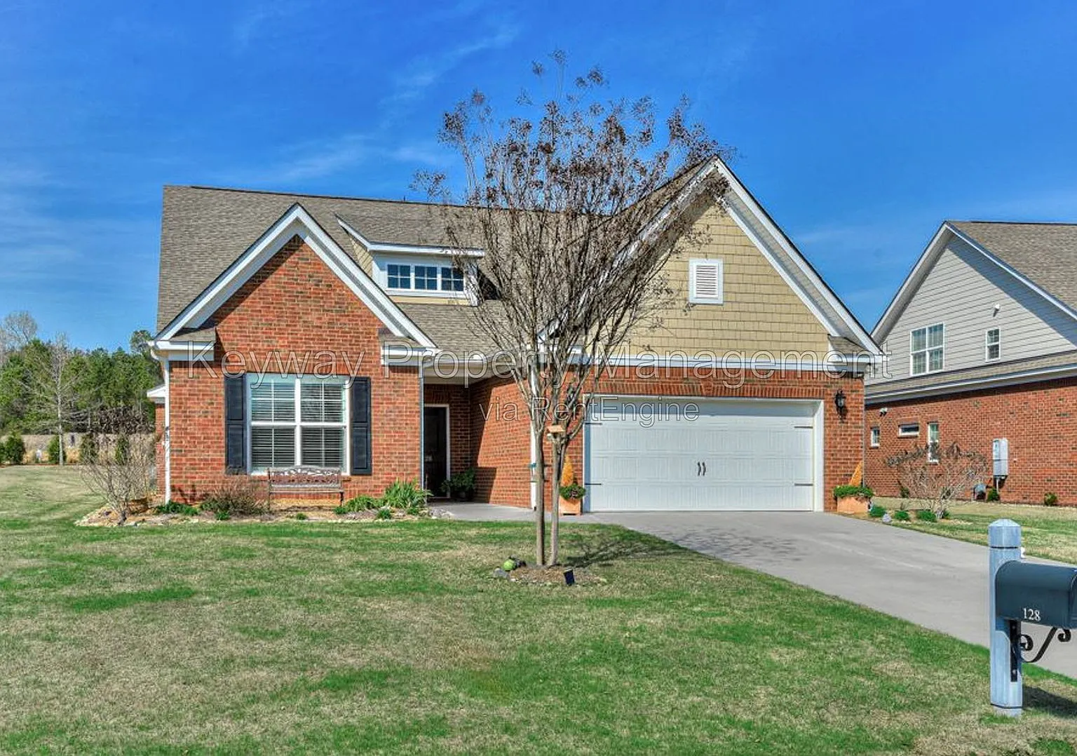 3 bed, 2.0 bath, 2519 sqft, $2,785 — Photo 2