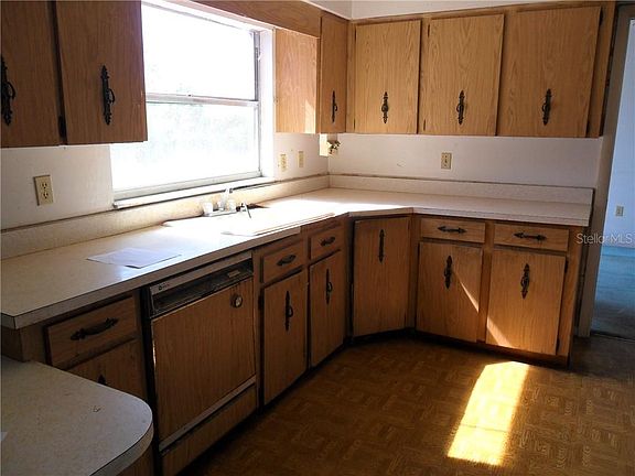 5th image of 635 Candyce Ave
