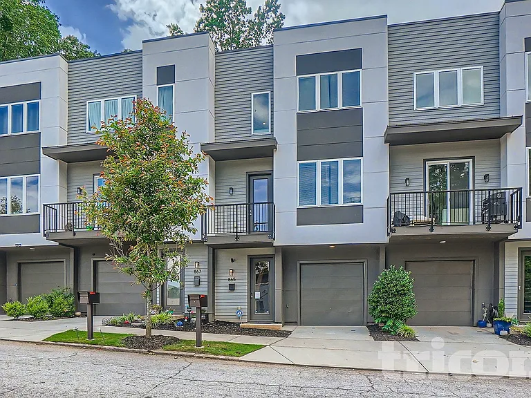 865 Cavanaugh Ave SE — Photo 2