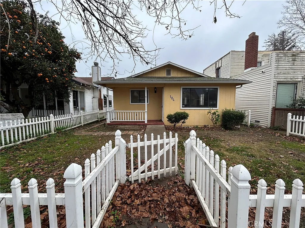 104 4th St photo 1
