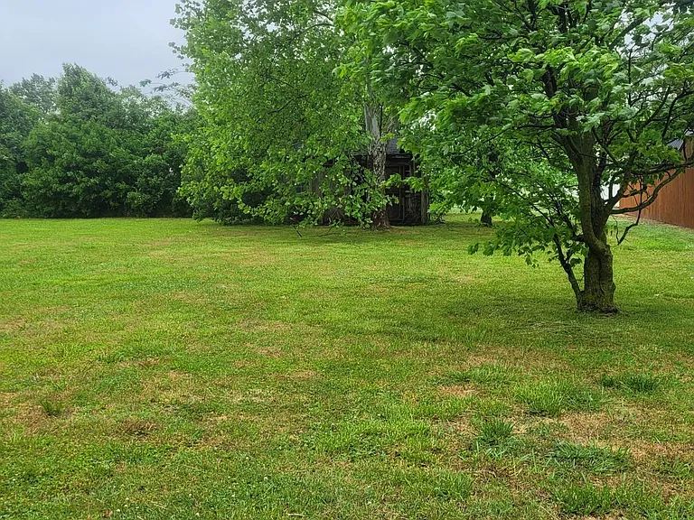 221 Joanna Dr — Photo 2